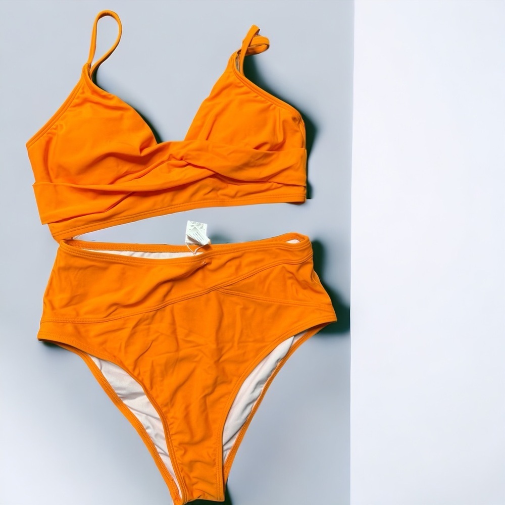 Ready for Sun! NWT CUPSHE Women's New High-Waisted Bikini Set - Medium | V-Neck - Picture 3 of 12